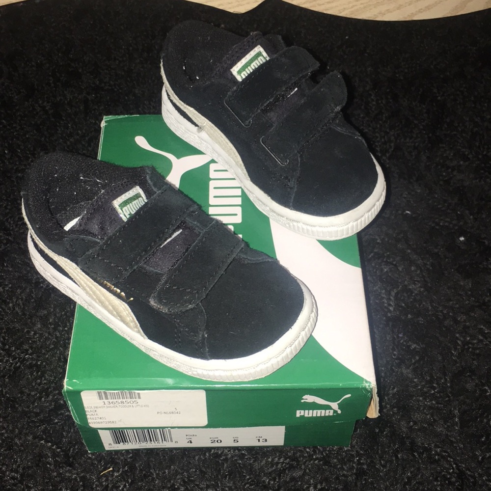 Black and white Suede Pumas